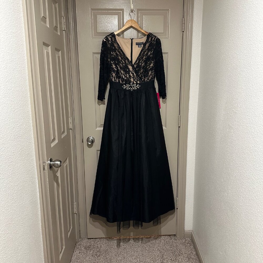 JESS. HOWARD Black lace & taffeta gown